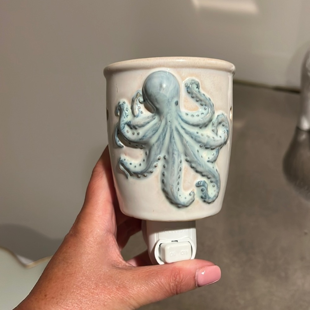 Scentsy warmer plug-in